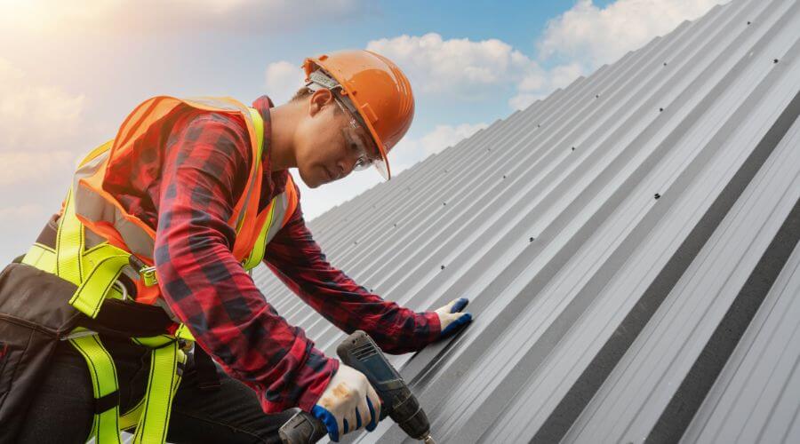 Professional gutter cleaning in Holcomb, MO